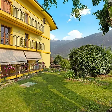 Yellow Apartment Sarre Exterior photo