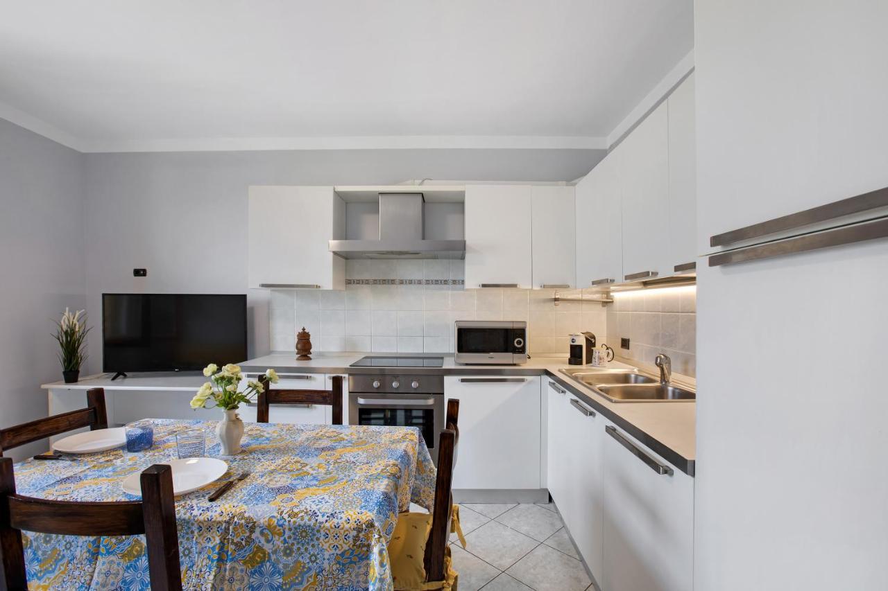 Apartment Yellow *