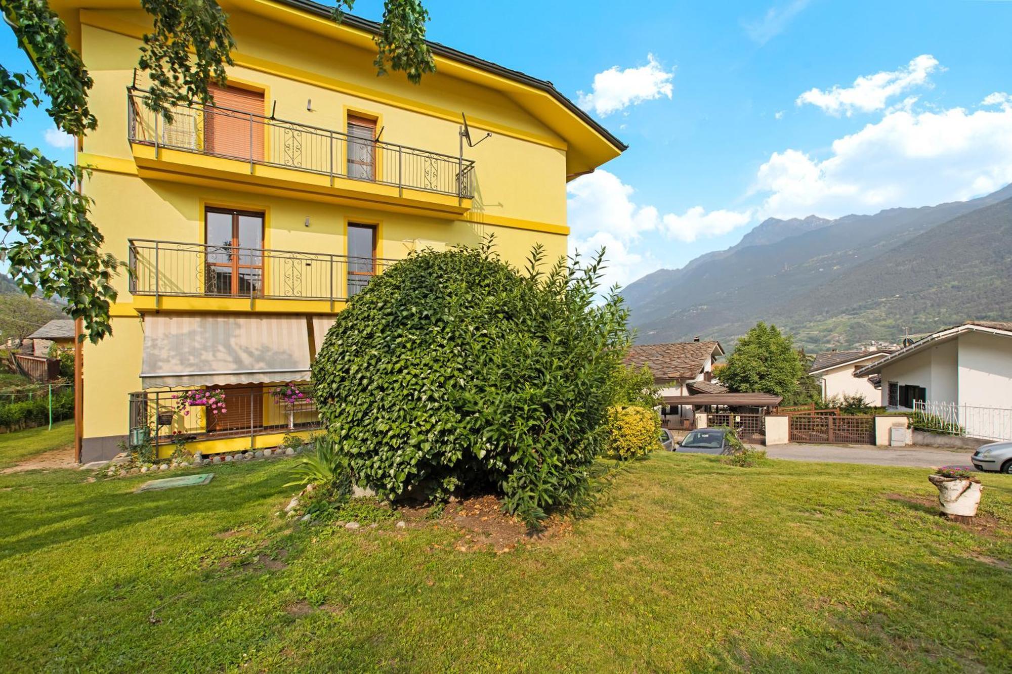 Apartment Yellow Sarre